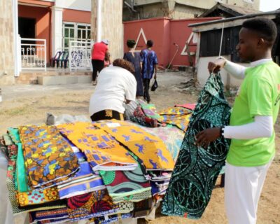 Excitement As Hopee Foundation Gives Fund to Petty Traders In Ohuhu